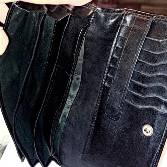 Mano Selection Fine Leather Black Ladies Wallet, Clutch with Monogram.Snap Close - Picture 8 of 8